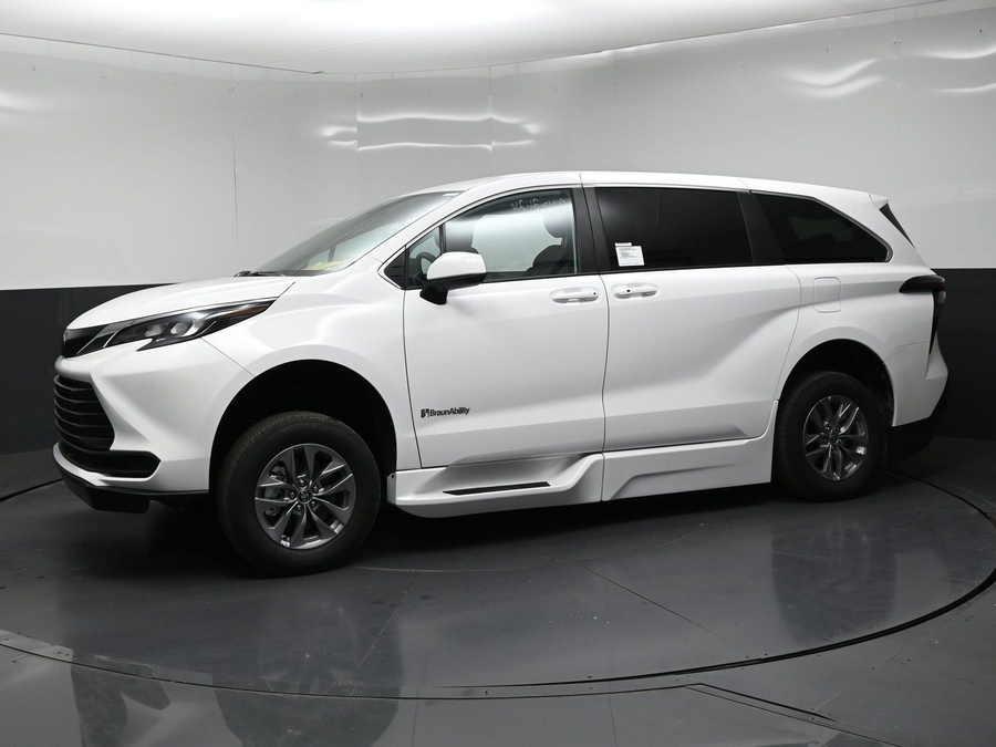 New 2026 Toyota Sienna LE