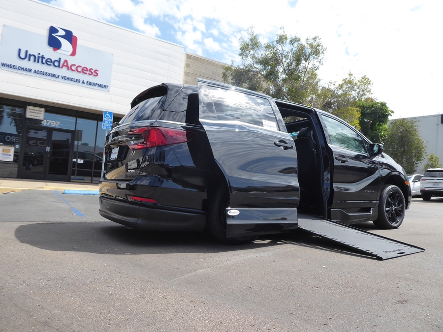 PRE OWNED 2024 Honda Odyssey Sport