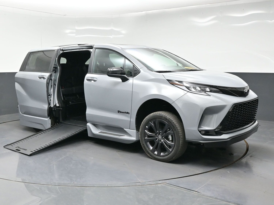 New 2026 Toyota Sienna XSE Sport