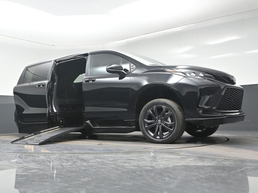 New 2026 Toyota Sienna XSE Sport