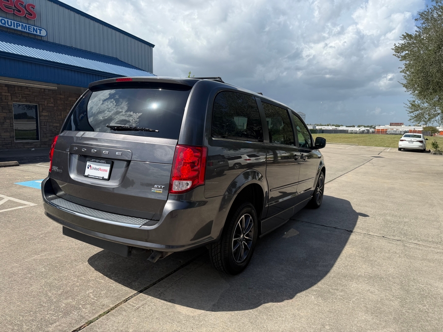 PRE OWNED 2017 Dodge Grand Caravan SXT