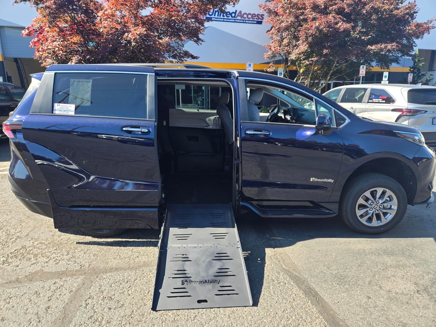 PRE OWNED 2022 Toyota Sienna XLE