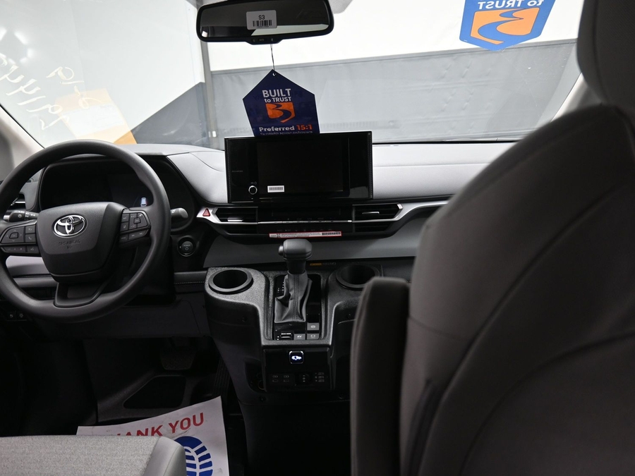 New 2026 Toyota Sienna LE