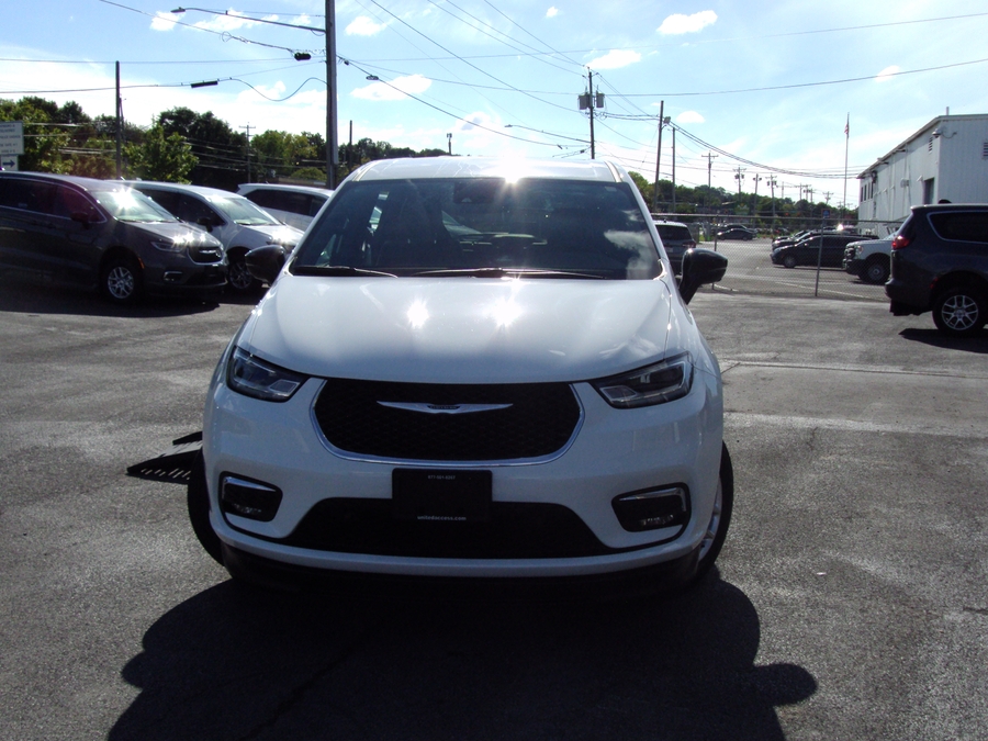 PRE OWNED 2025 Chrysler Pacifica Select Safety