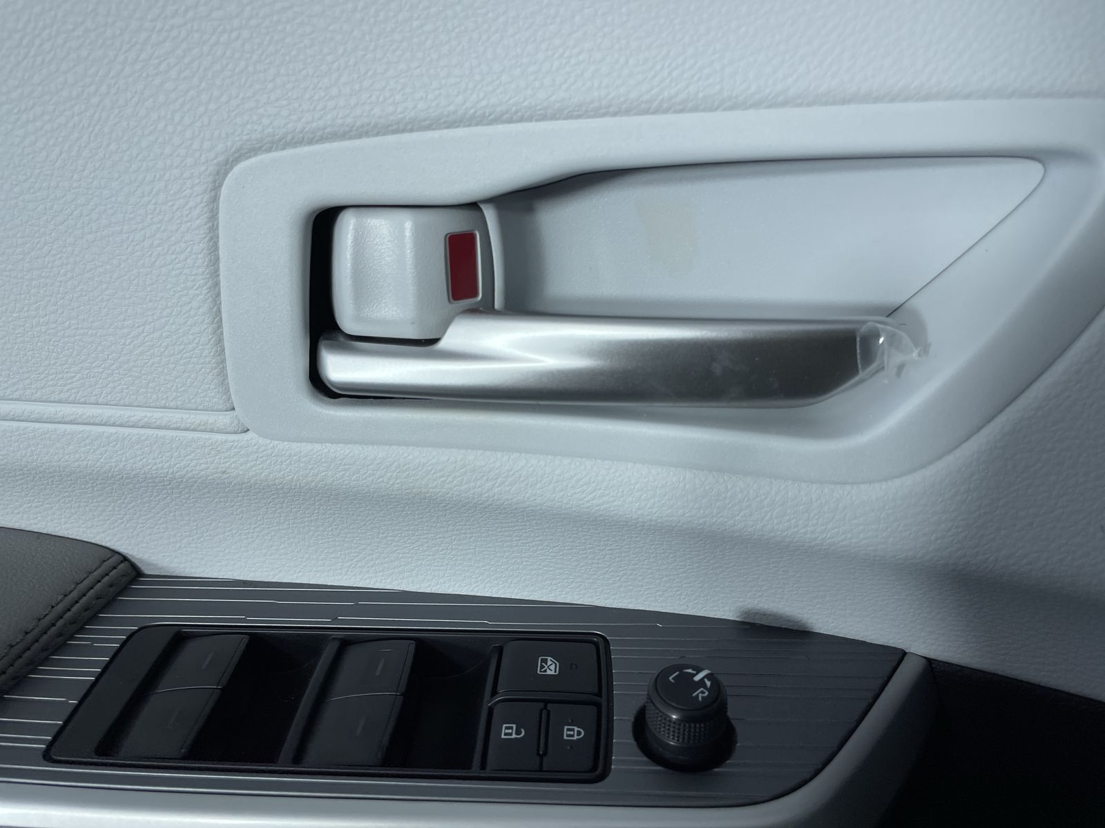 2025 Toyota Sienna XLE - Photo 8