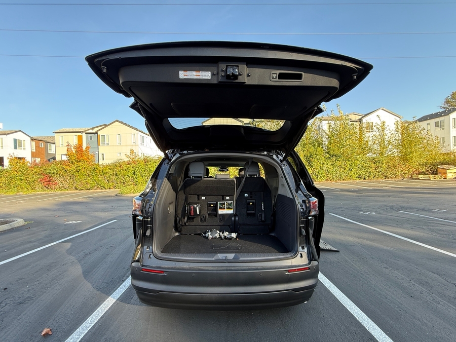 PRE OWNED 2024 Toyota Sienna XLE Base
