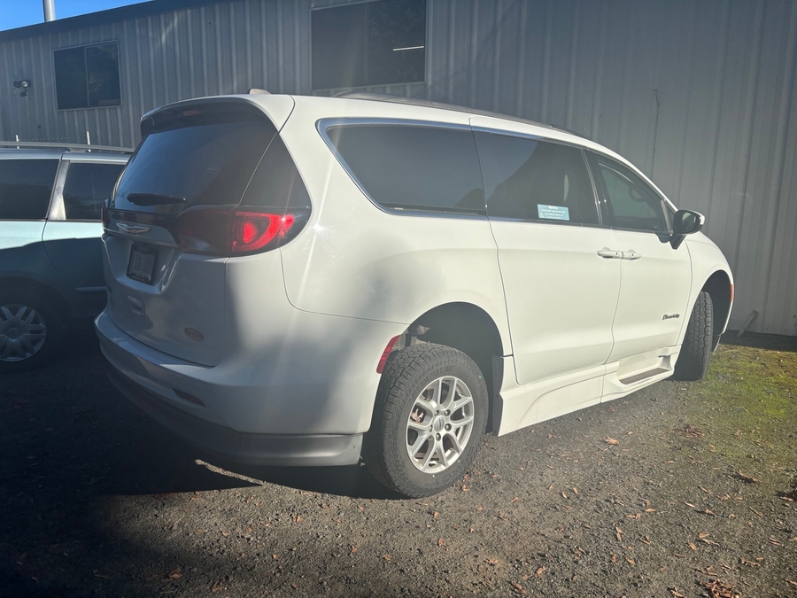 PRE OWNED 2021 Chrysler Voyager LXi