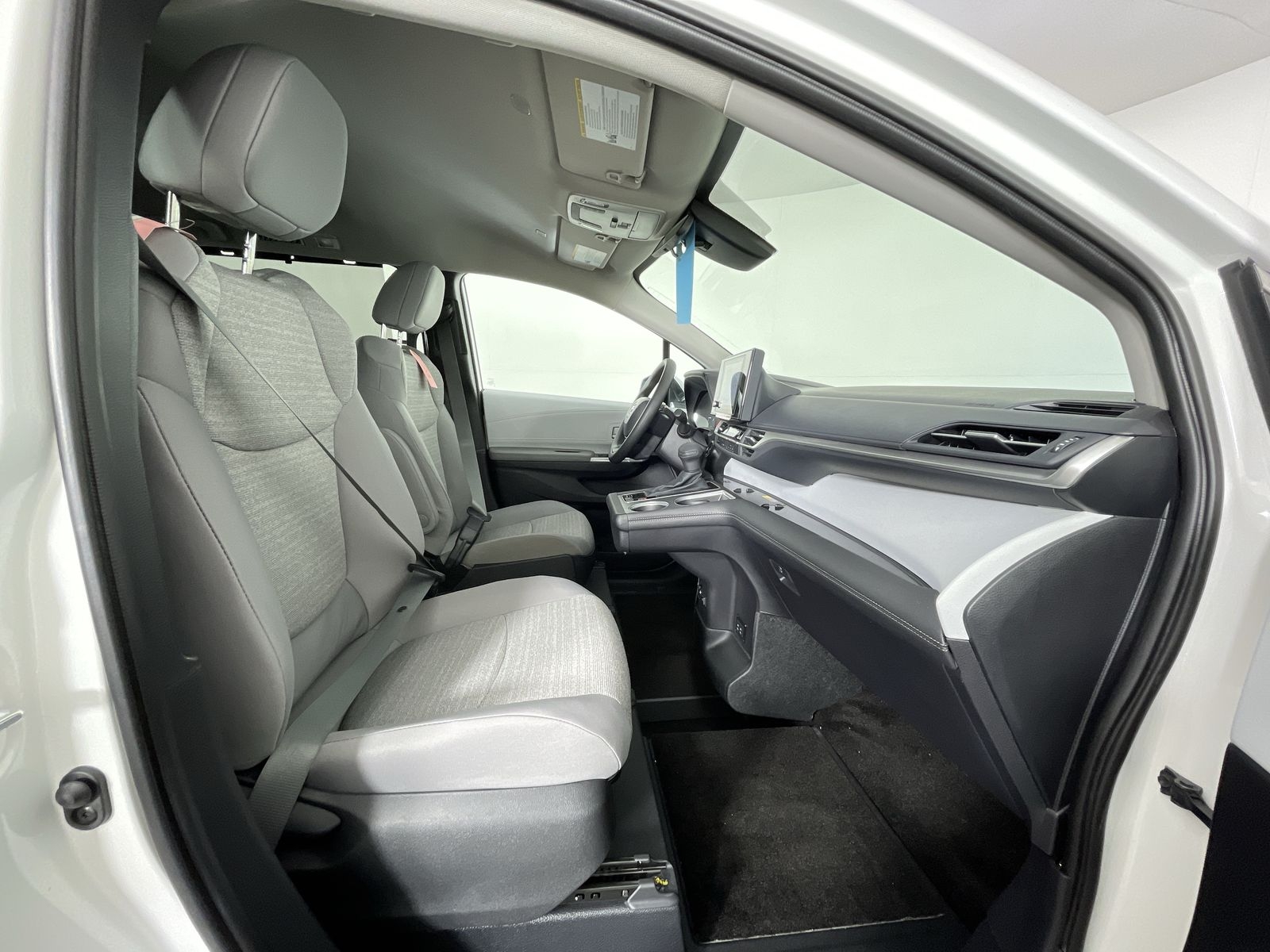 2025 Toyota Sienna LE - Photo 22