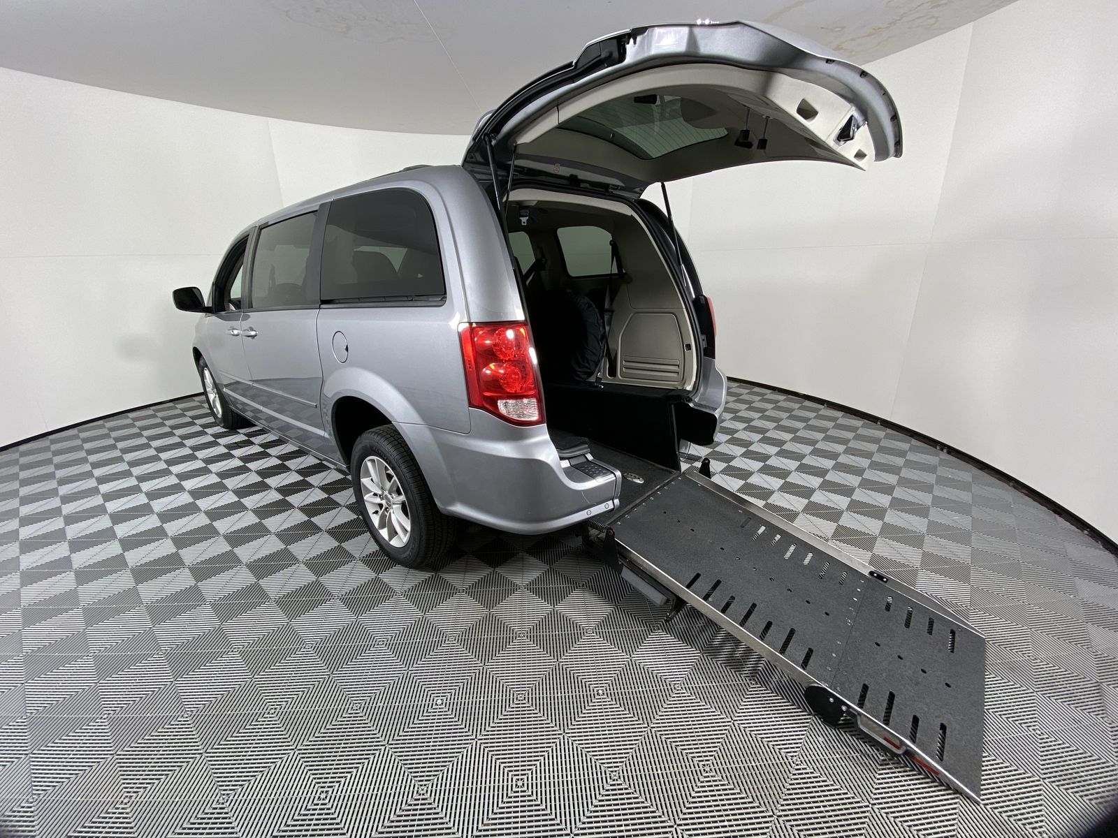 2016 Dodge Grand Caravan SXT's photo