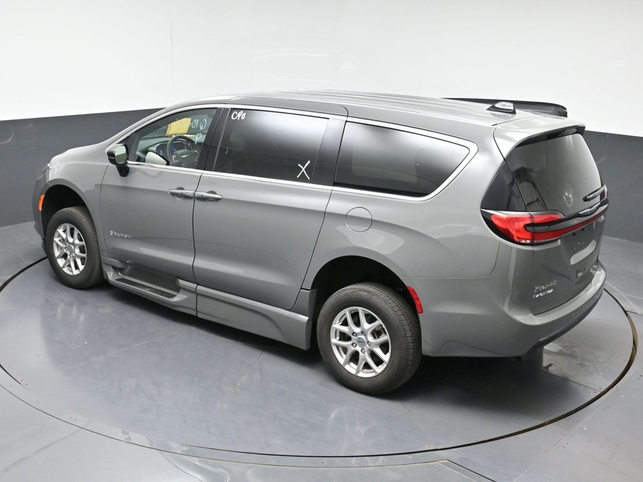 CERTIFIED PRE-OWNED 2025 Chrysler Pacifica Select