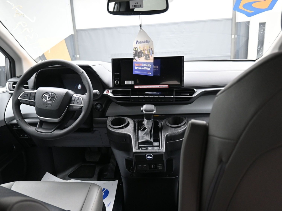 New 2026 Toyota Sienna XLE Base