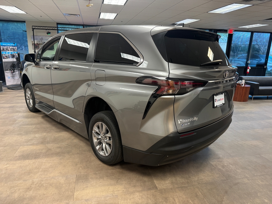 PRE OWNED 2026 Toyota Sienna LE