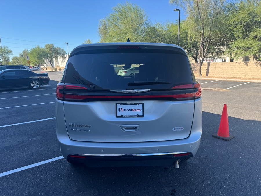 PRE OWNED 2023 Chrysler Pacifica Touring L
