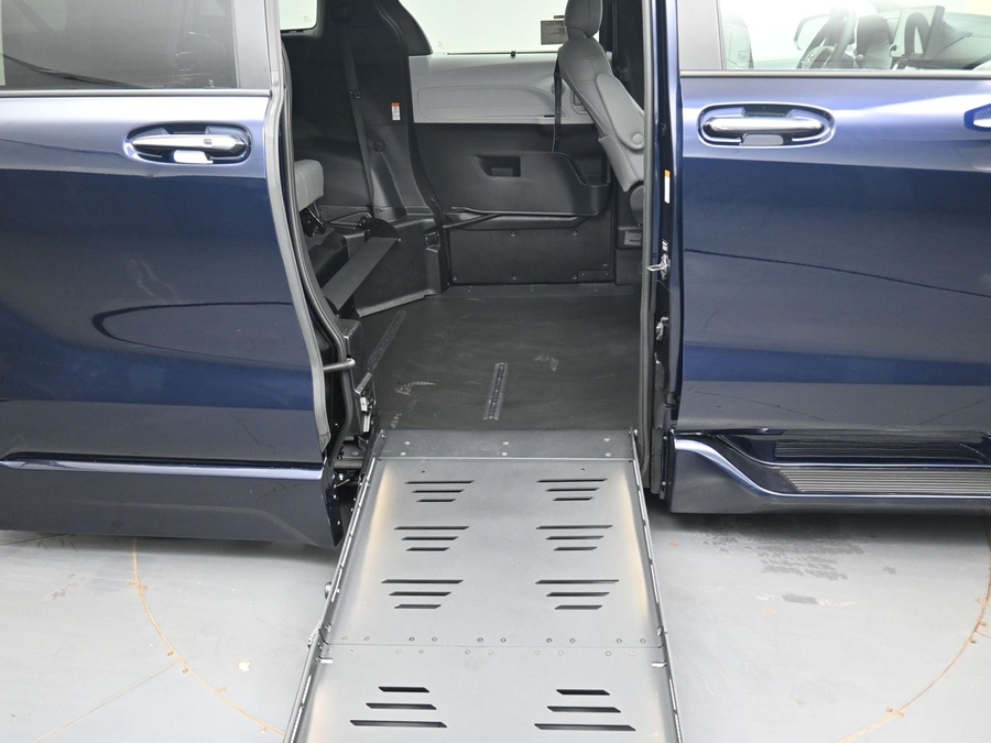 New 2026 Toyota Sienna XLE Base