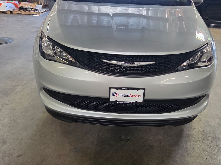 PRE OWNED 2022 Chrysler Voyager LX