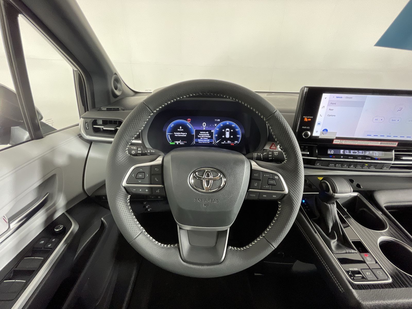 2025 Toyota Sienna XSE - Photo 11