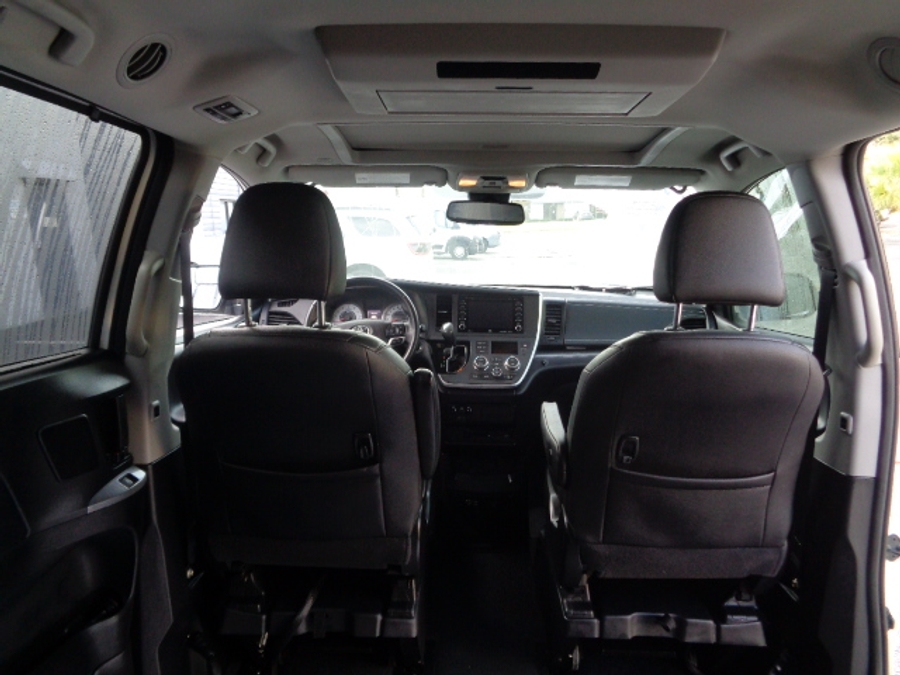 PRE OWNED 2020 Toyota Sienna SE Premium