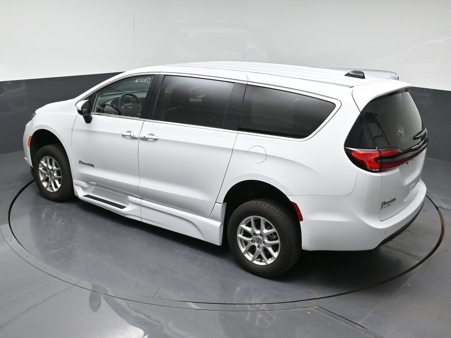 PRE OWNED 2023 Chrysler Pacifica Touring L