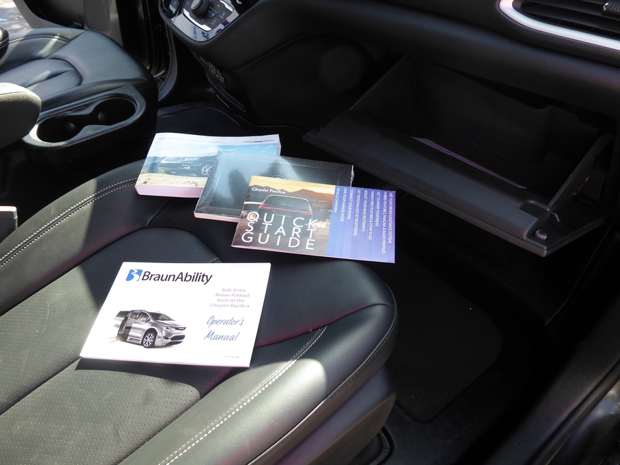 PRE OWNED 2023 Chrysler Pacifica Touring L