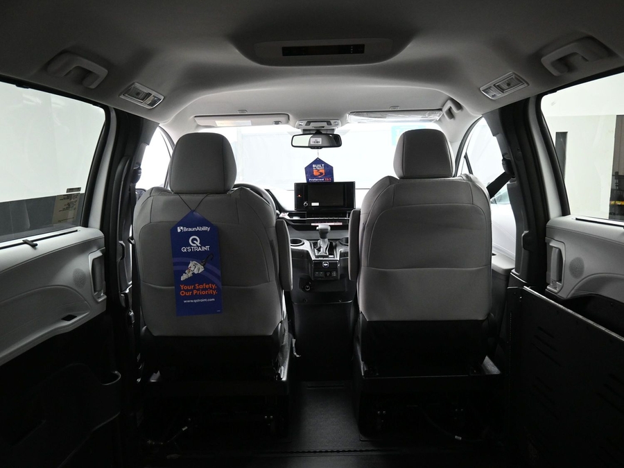 New 2026 Toyota Sienna LE