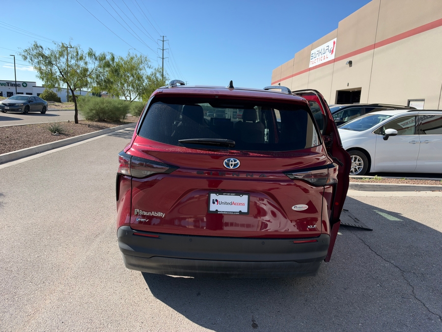 PRE OWNED 2025 Toyota Sienna XLE