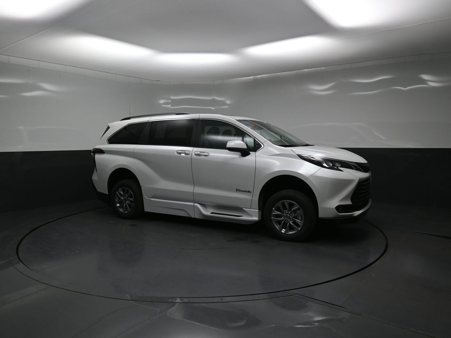 New 2026 Toyota Sienna XLE Base