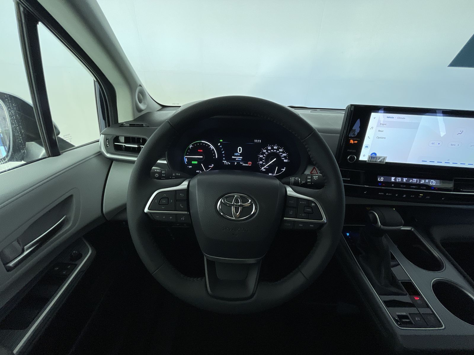 2025 Toyota Sienna XLE - Photo 11