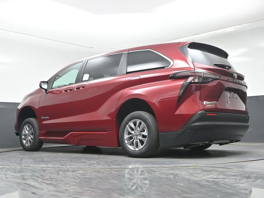 New 2026 Toyota Sienna LE