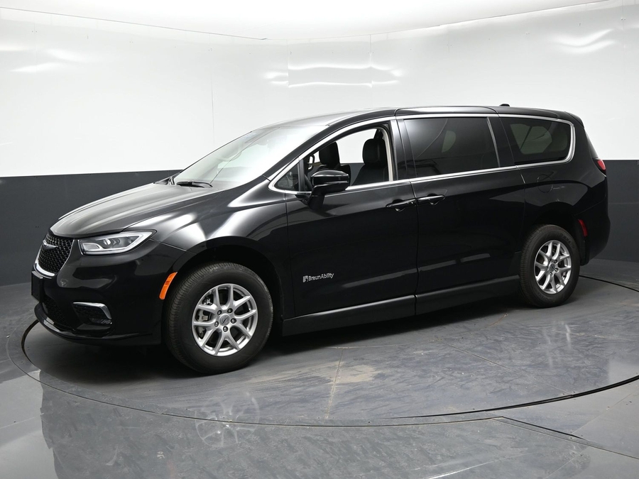 CERTIFIED PRE-OWNED 2024 Chrysler Pacifica Touring L