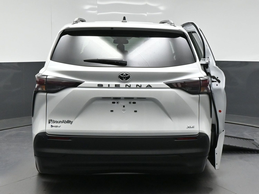 New 2026 Toyota Sienna XLE Add