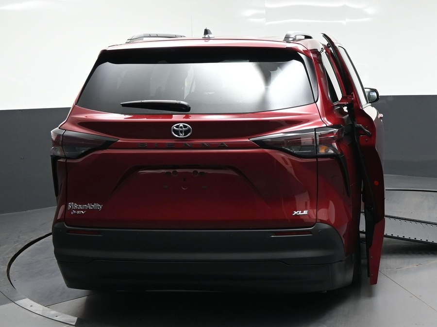 New 2026 Toyota Sienna XLE Base