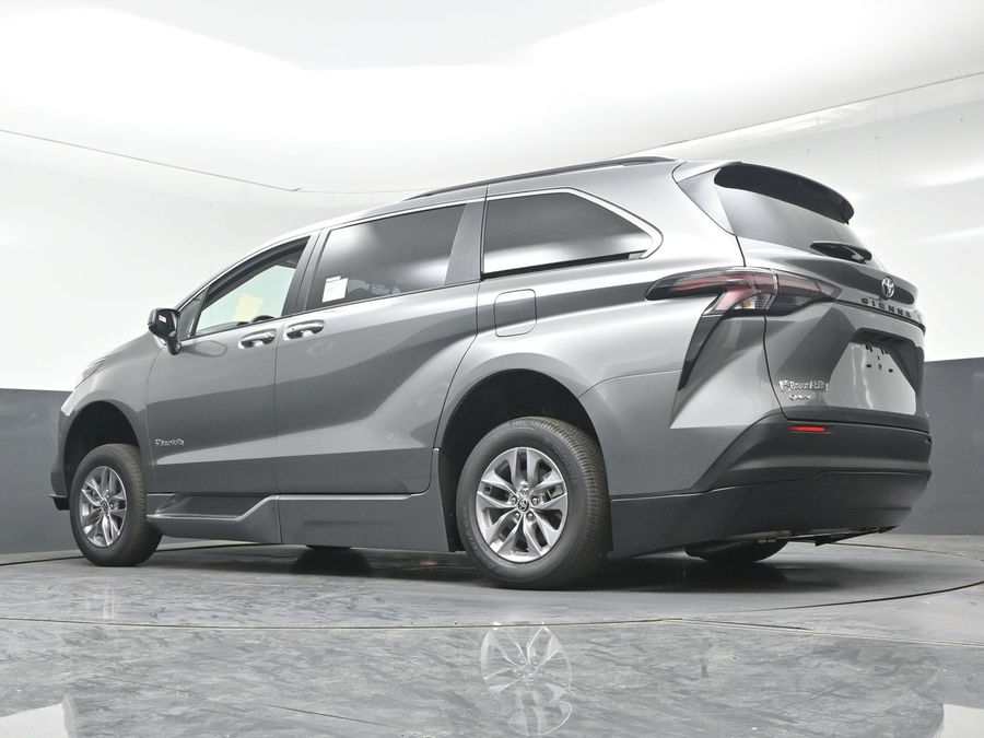 New 2026 Toyota Sienna XLE Base