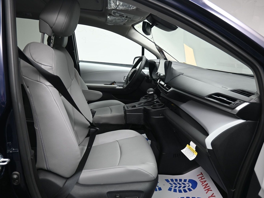 New 2026 Toyota Sienna XLE Base