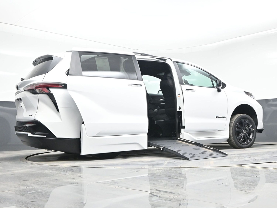 New 2026 Toyota Sienna XSE Sport