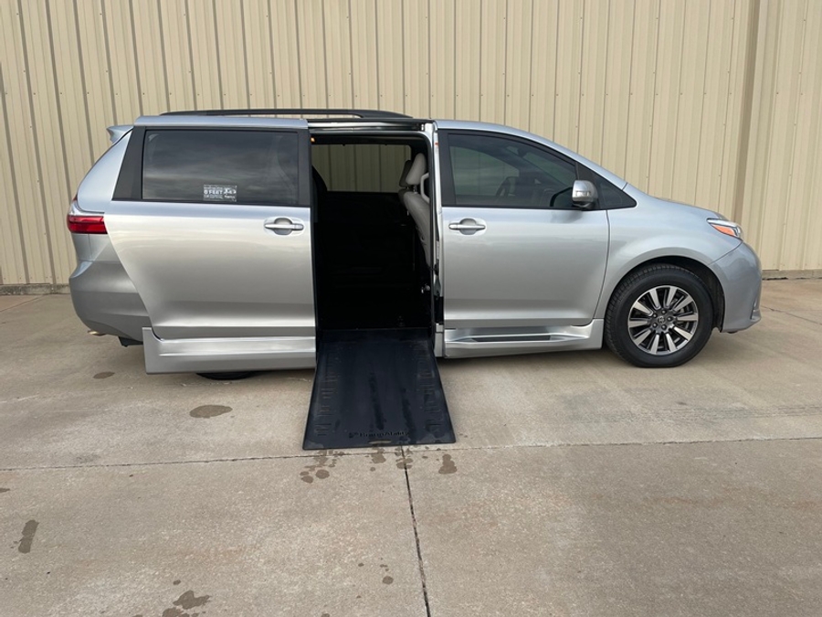 PRE OWNED 2020 Toyota Sienna Limited Premium