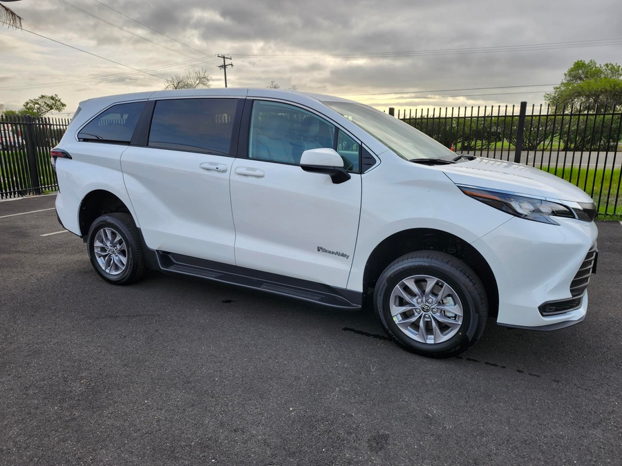 New 2026 Toyota Sienna LE