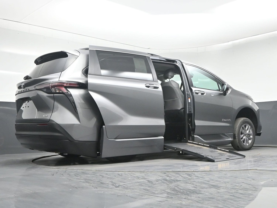 New 2026 Toyota Sienna XLE Add
