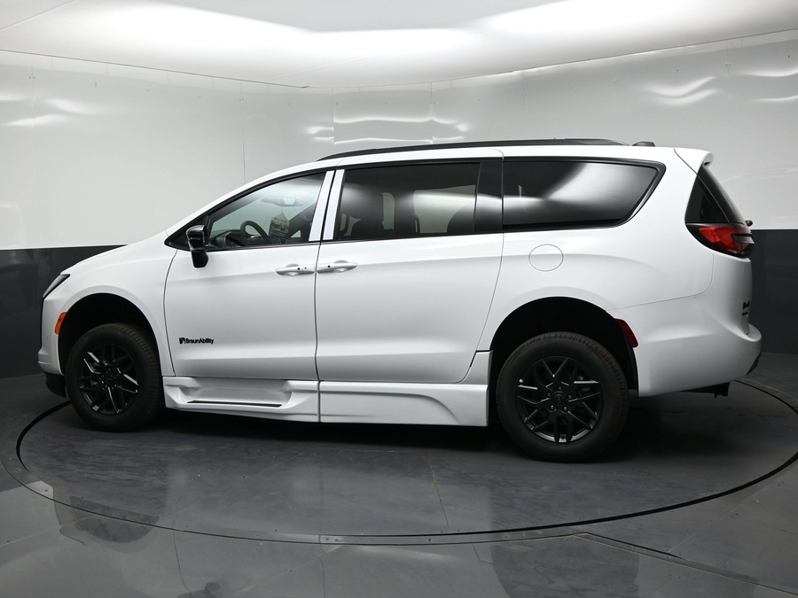 New 2027 Chrysler Pacifica Select Sport
