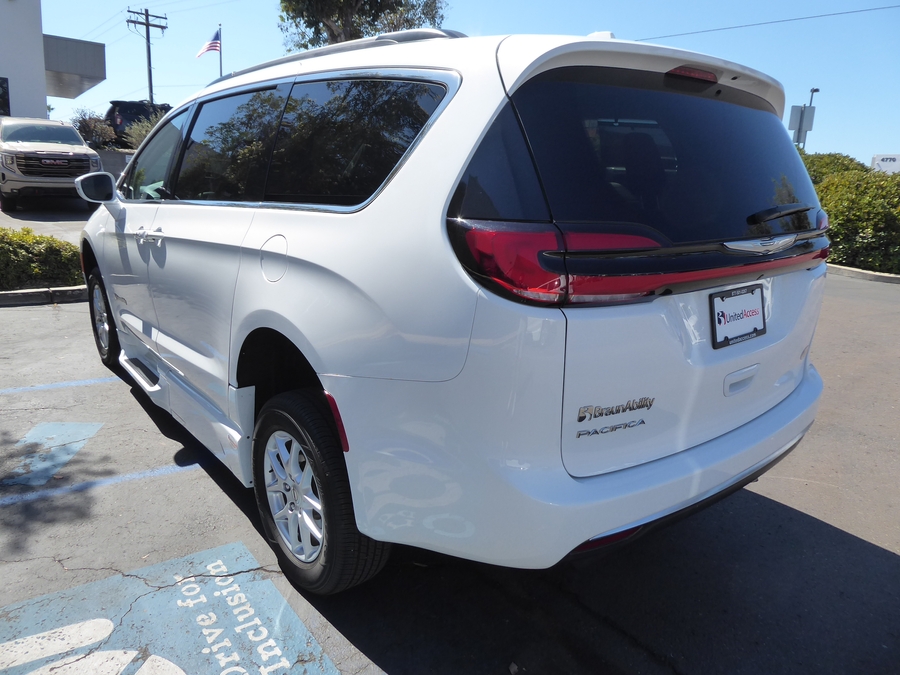 PRE OWNED 2022 Chrysler Pacifica Touring L