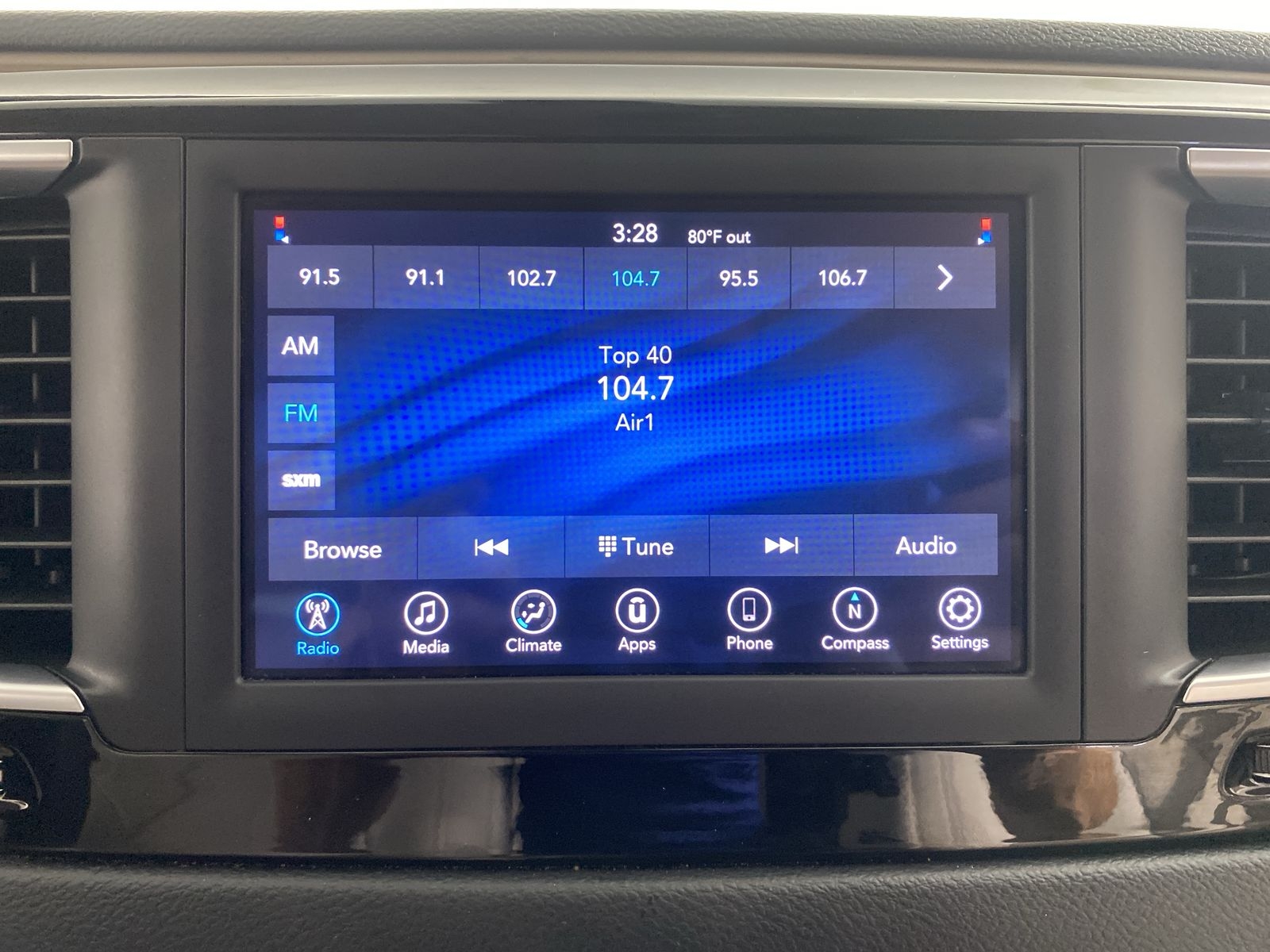 2021 Chrysler Voyager LXI - Photo 18