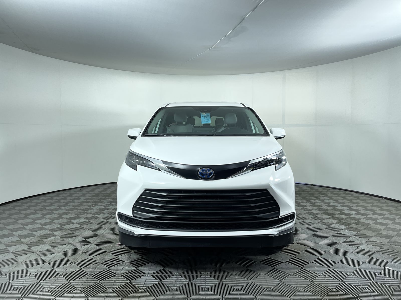 2025 Toyota Sienna LE - Photo 30