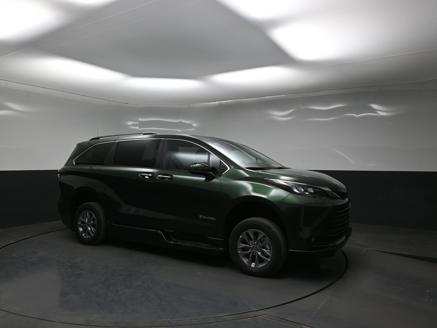 New 2026 Toyota Sienna XLE Base