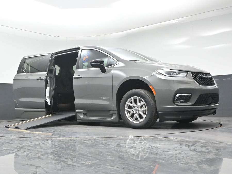 CERTIFIED PRE-OWNED 2025 Chrysler Pacifica Select