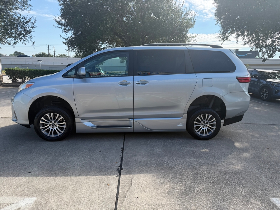 PRE OWNED 2020 Toyota Sienna XLE