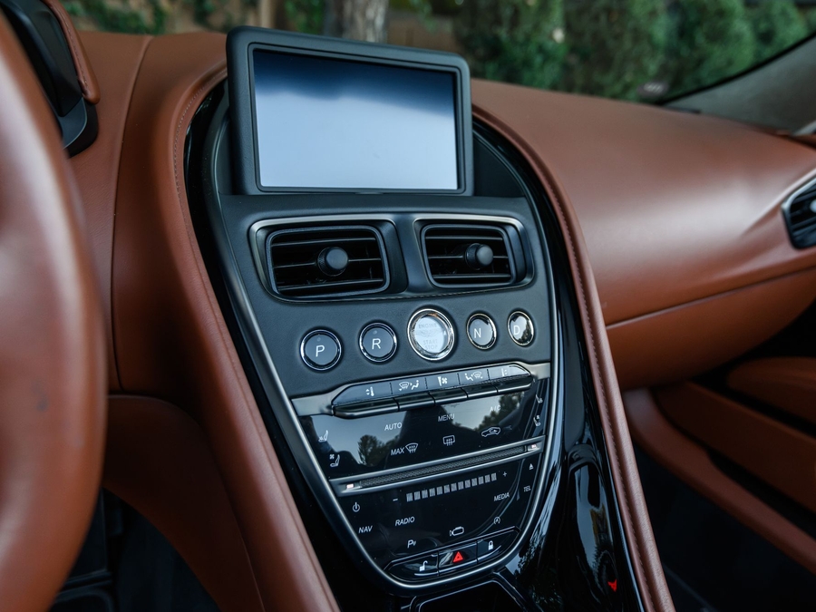 2020 Aston Martin DBS Superleggera Volante