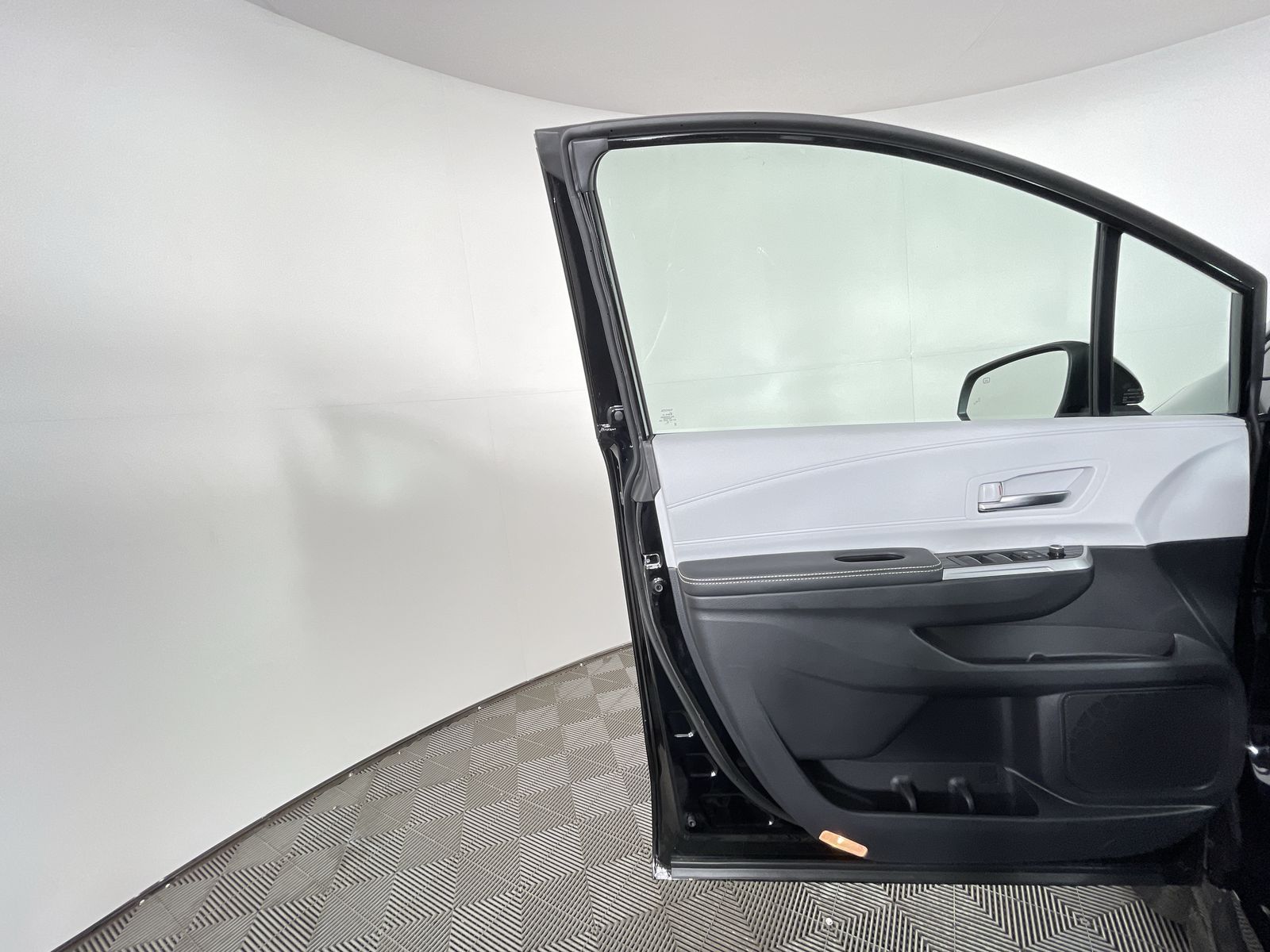 2025 Toyota Sienna XSE - Photo 7