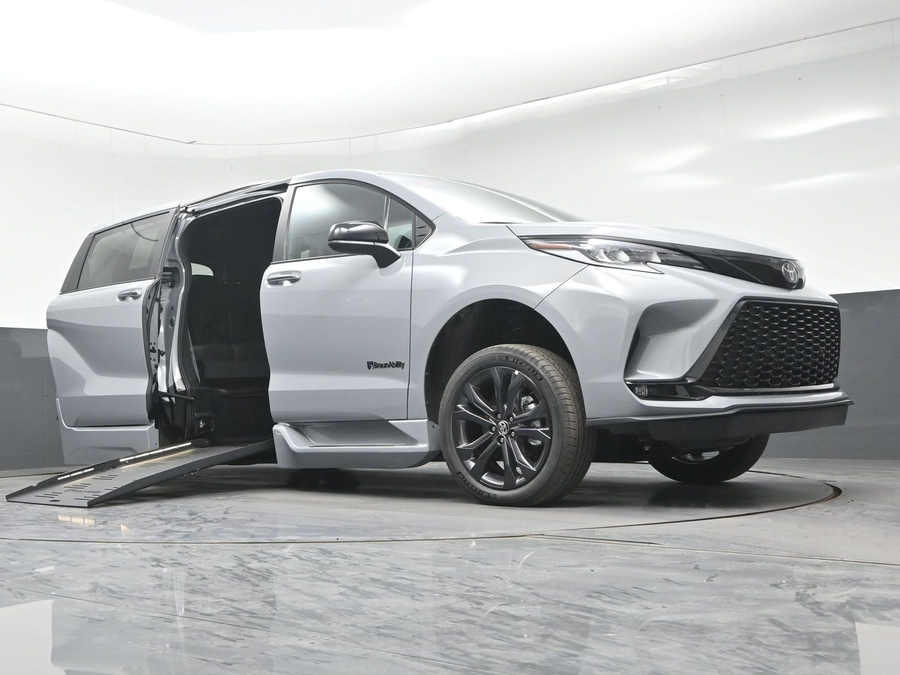 New 2026 Toyota Sienna XSE Sport