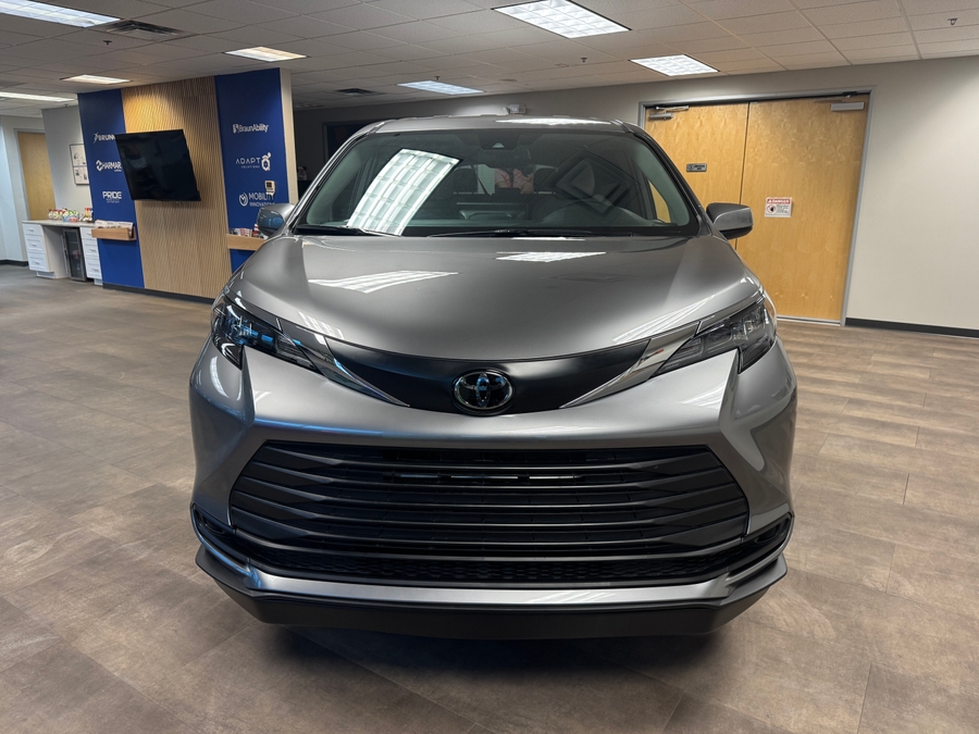PRE OWNED 2026 Toyota Sienna LE