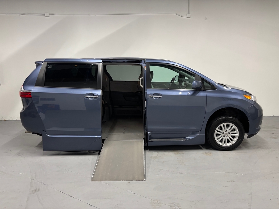 PRE OWNED 2015 Toyota Sienna XLE