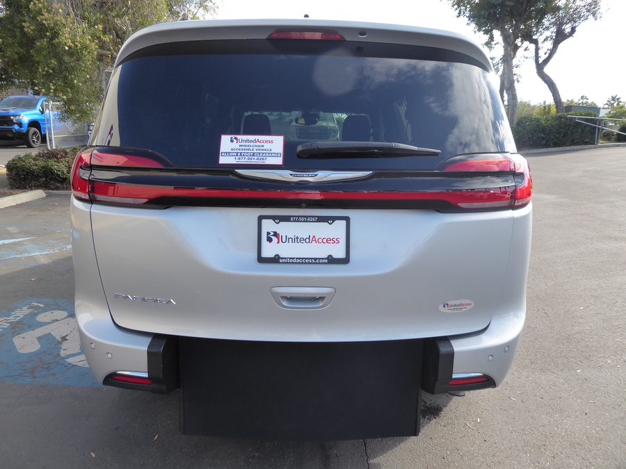 PRE OWNED 2024 Chrysler Pacifica Touring